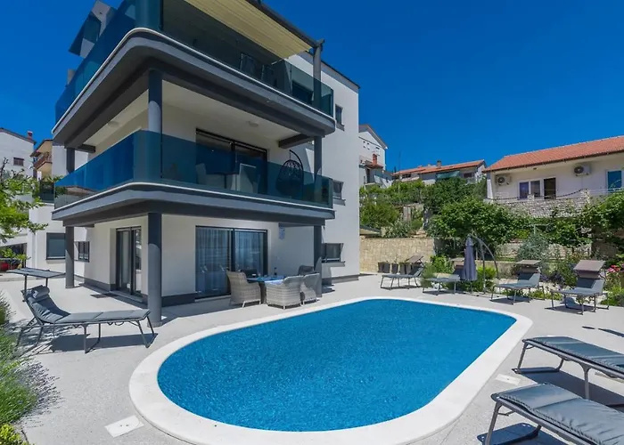 Modern Apartments With Shared Pool Near The Sea