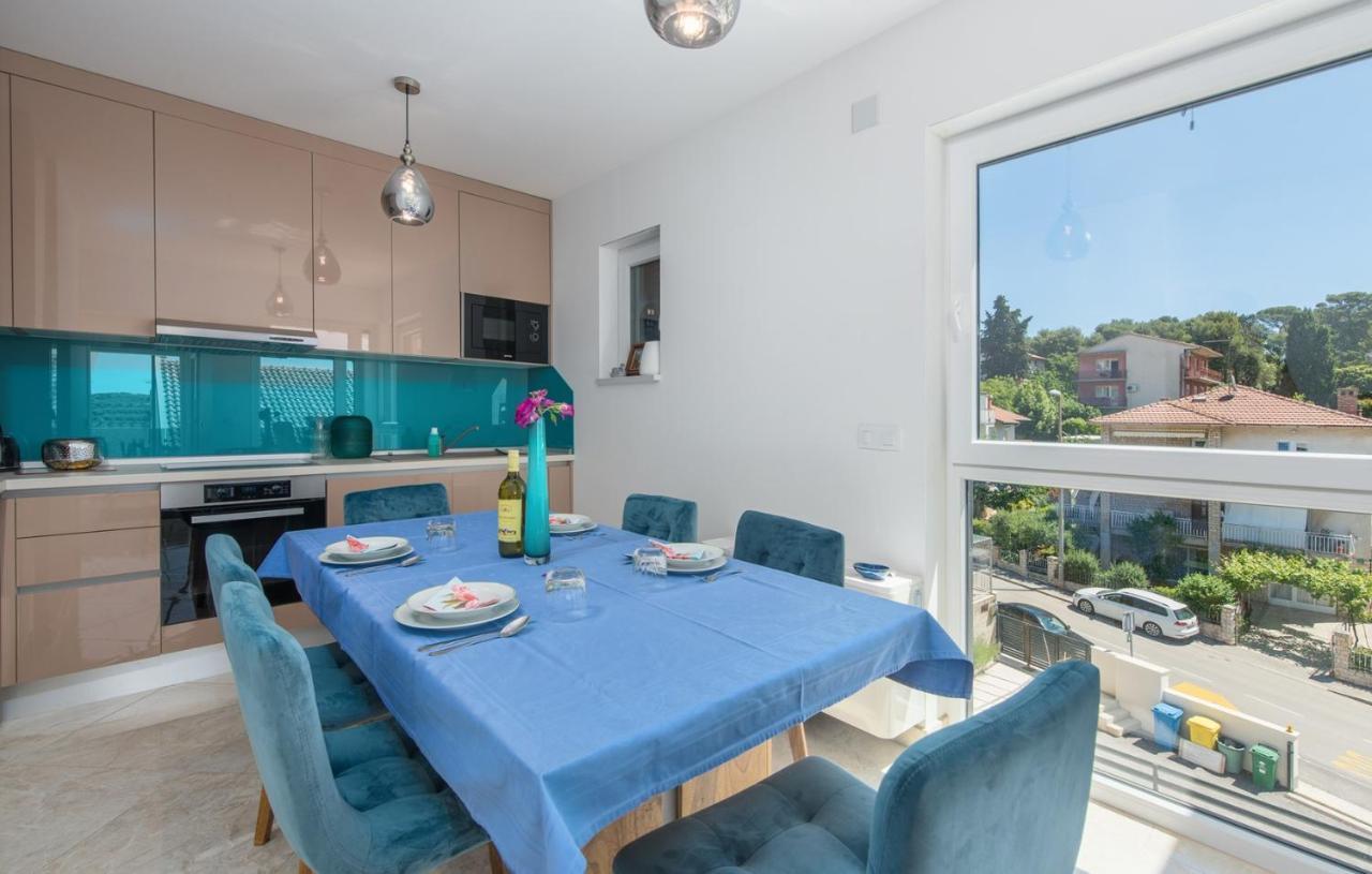 Modern With Shared Pool Near The Sea Pula