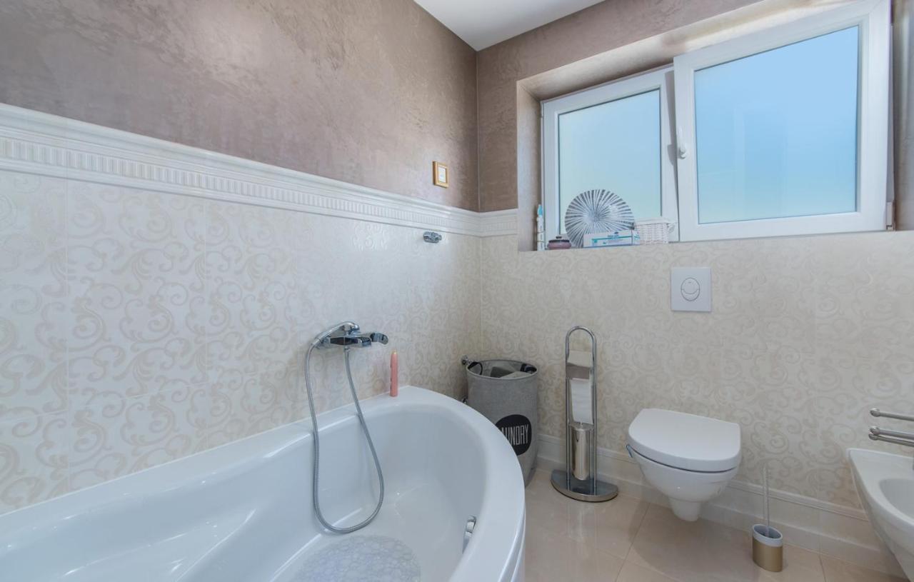 Modern With Shared Pool Near The Sea Guest house *