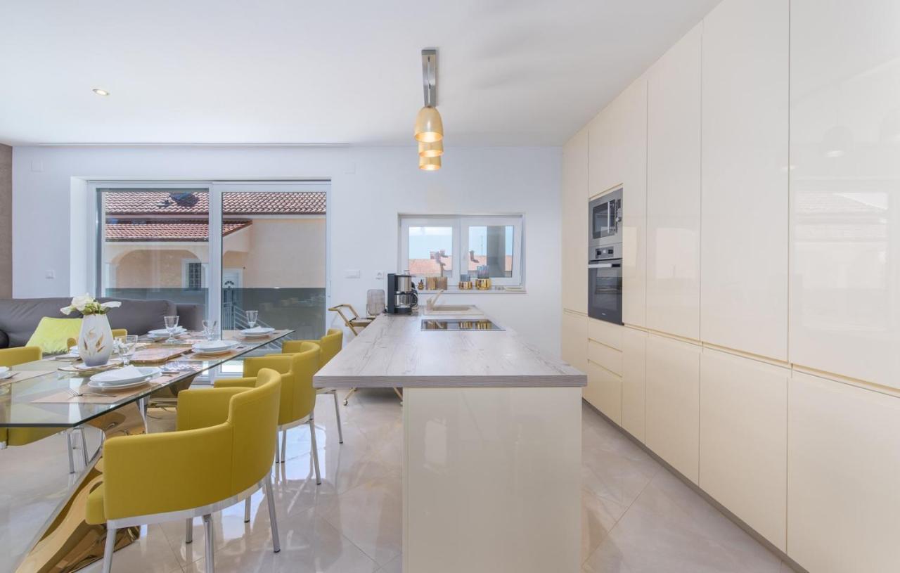 Modern With Shared Pool Near The Sea