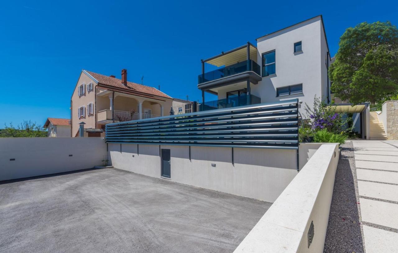 Gasthof Modern With Shared Pool Near The Sea Pula